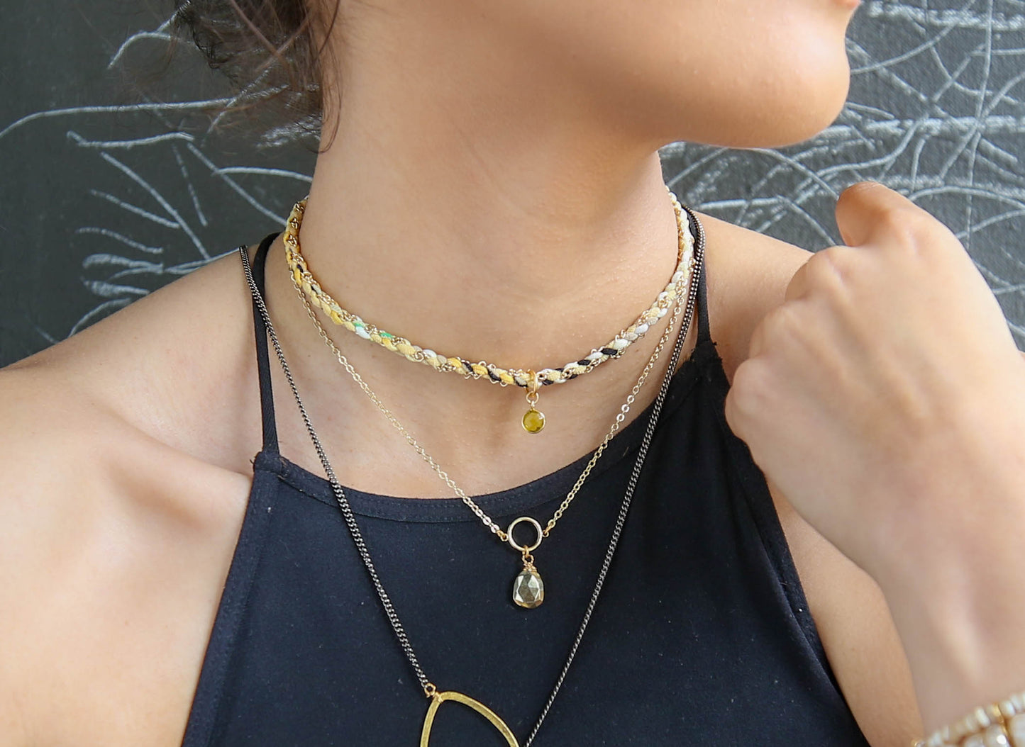 Round About Choker in White